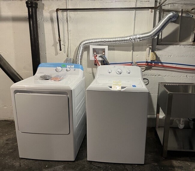 Building Photo - 33 Jackson Rd