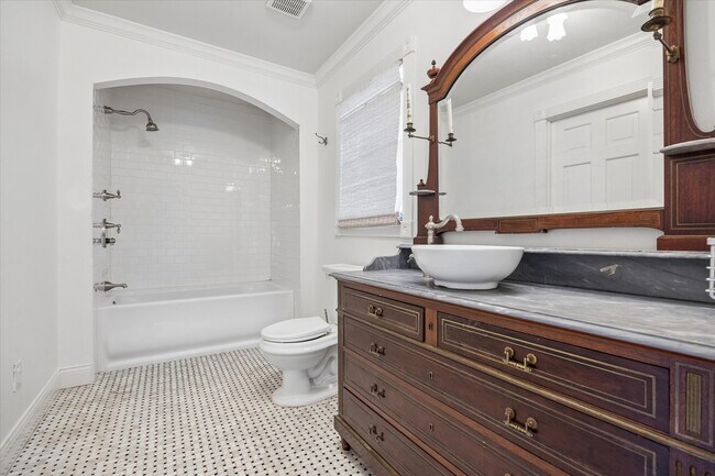 Building Photo - 5210 Meadow Lake Ln