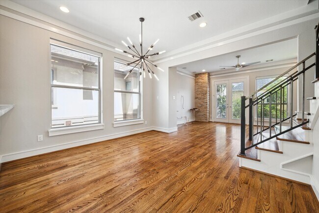 Building Photo - 6126 Clyde St