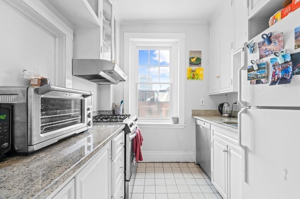 Building Photo - 282 Newbury St