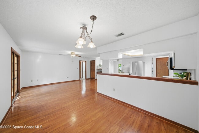 Building Photo - 2108 Rosewood Dr