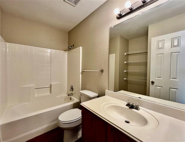 Building Photo - 2200 Lookout Ln