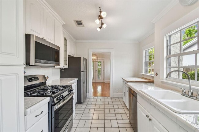 Building Photo - 3120 S Julia Cir