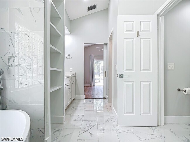 Building Photo - 351 Pindo Palm Dr