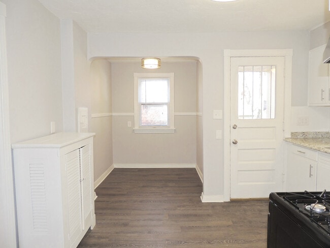 Building Photo - Impressively Renovated 4 Bedroom Cleveland Heights, Ohio Colonial for Rent!