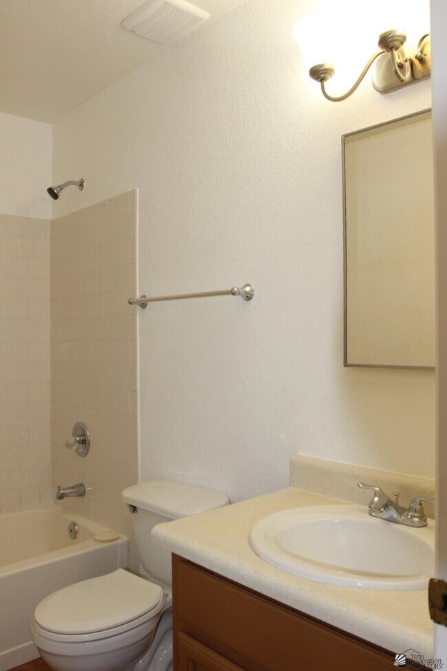 Building Photo - 2090 S 44th Dr