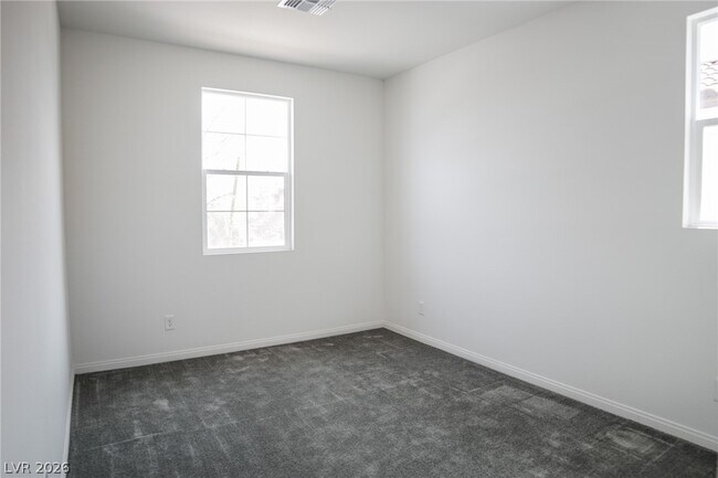 Building Photo - 1818 Vibrant Barn Ave