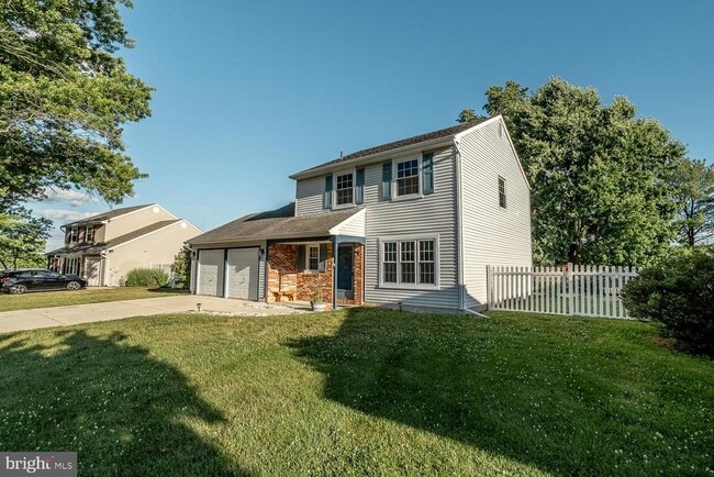 Building Photo - 10 Honey Locust Ln