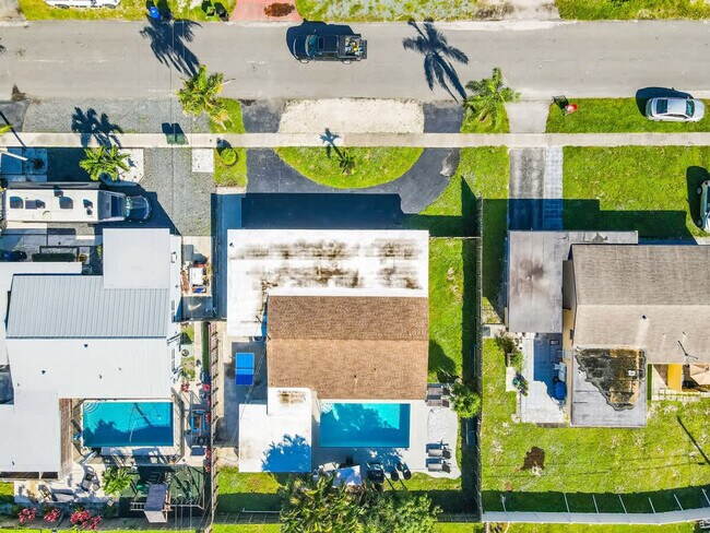 Building Photo - 3624 SW 22nd St