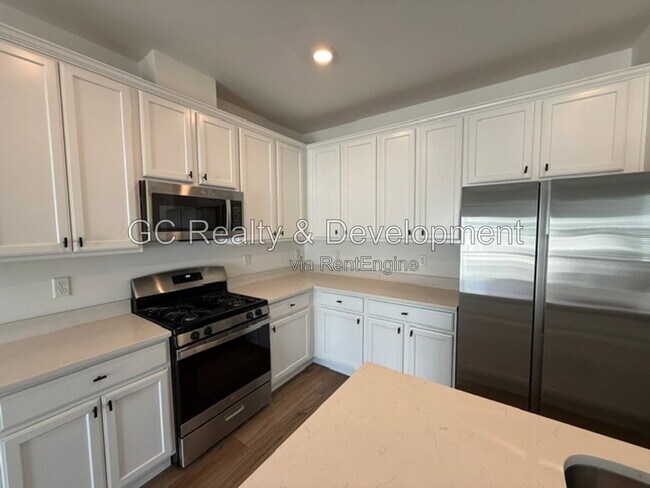 Building Photo - 249 Kingsport Dr
