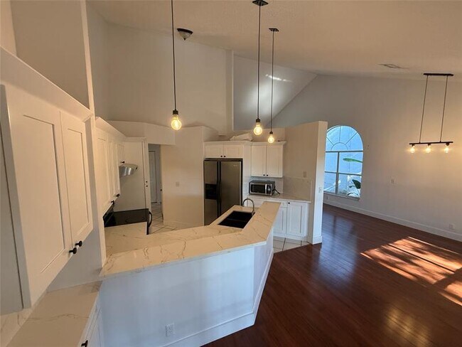 Building Photo - 2633 Bogota Ave