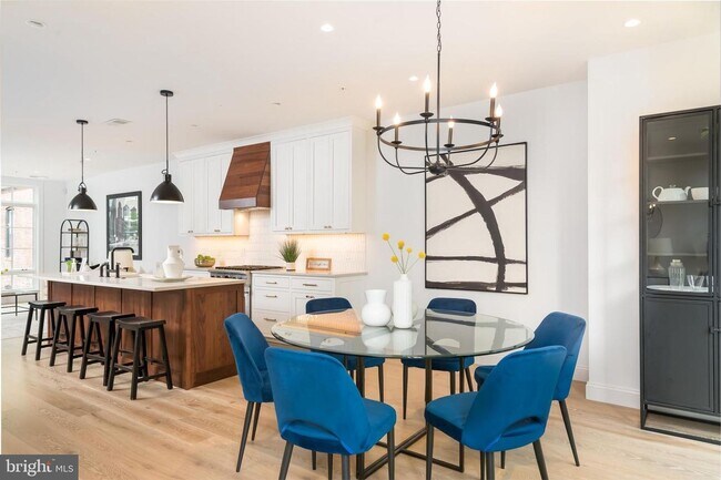 Primary Photo - Luxury Penthouse Rowhome Condo in Historic...