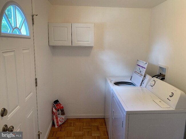 Building Photo - 6 Williams St