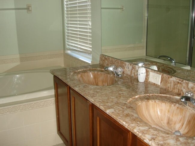 Building Photo - 9630 Baton Rouge Ln