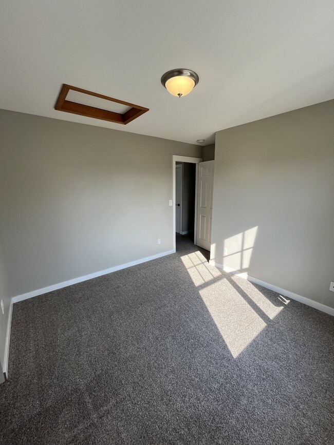 Building Photo - 1341 Colony Ct