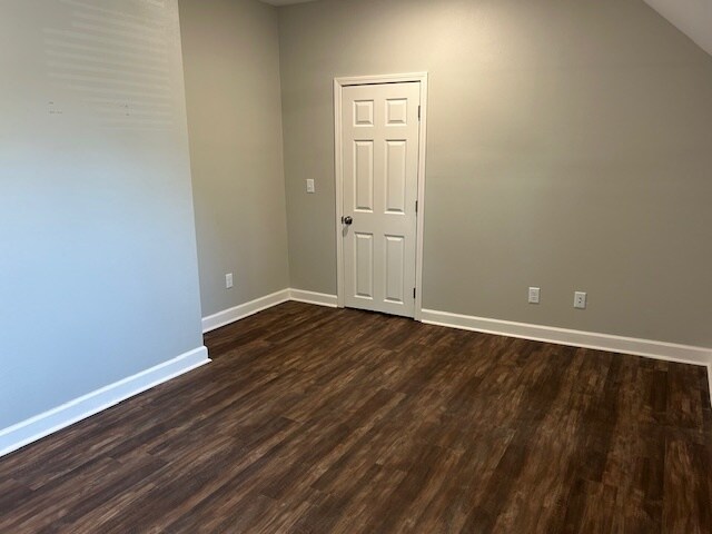 Building Photo - 409 W Maple Ave