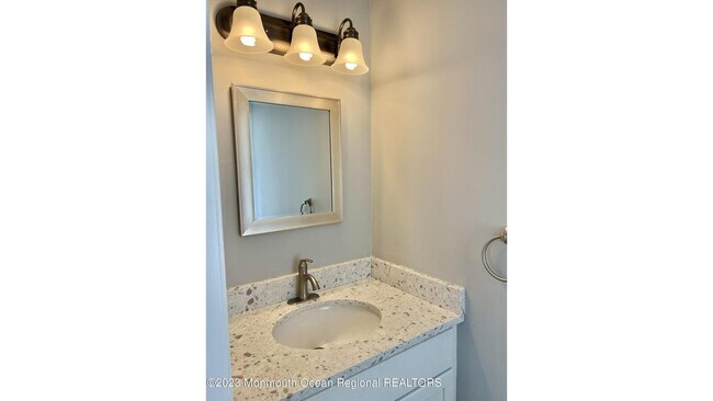 Building Photo - 833 Mariposa Ct