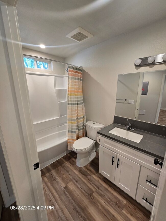 Building Photo - HAMILTON600