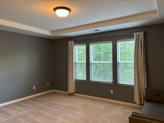 Building Photo - Beautiful 2 Story home in the Desirable Oa...