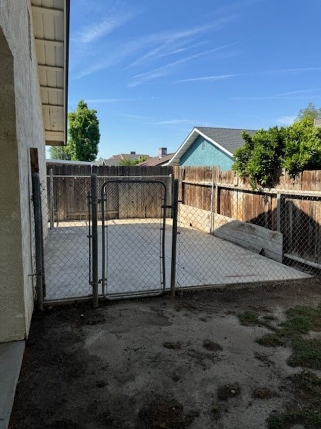 Building Photo - 5905 El Camino Ave