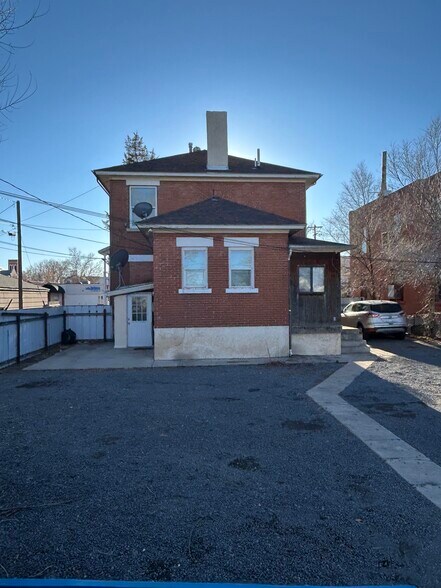 Building Photo - 222 E Evans Ave