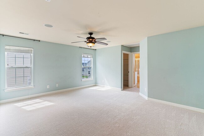 Building Photo - Spacious Home in Port Potomac