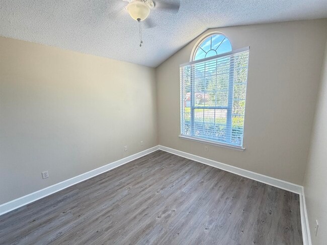 Building Photo - 2116 Heathrow Dr