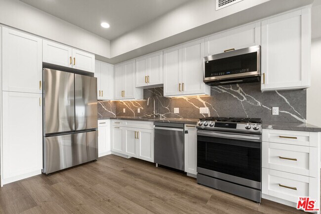 Building Photo - 7428 Santa Monica Blvd