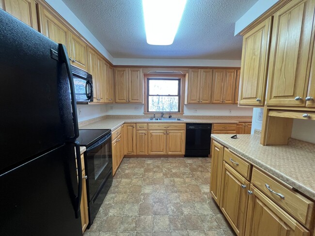 Primary Photo - Spacious 4-bed, 3-bath House with a Garage!