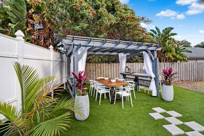 Building Photo - 156 Meadow Ave