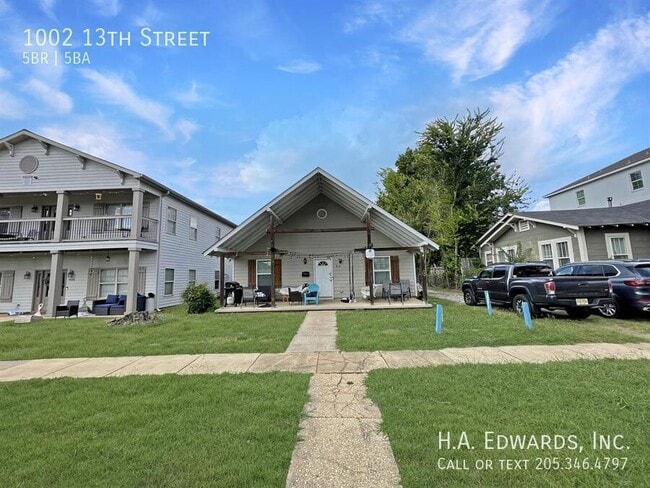 Primary Photo - 1002 13th St