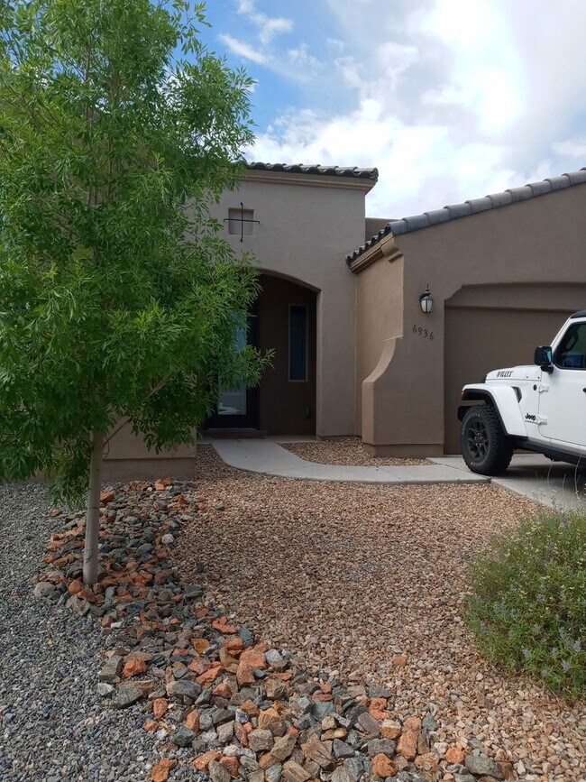 Building Photo - FOUR BEDROOM-SINGLE STORY-RIO RANCHO