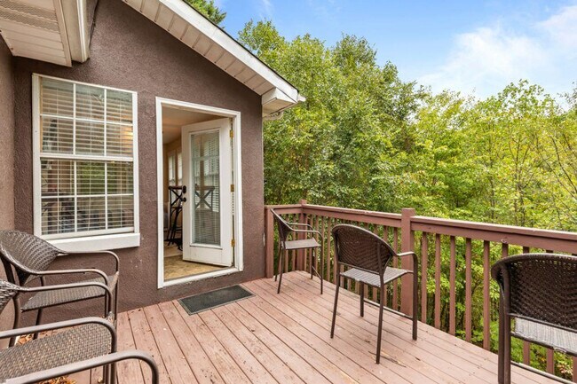 Building Photo - 3230 Cove Creek Way