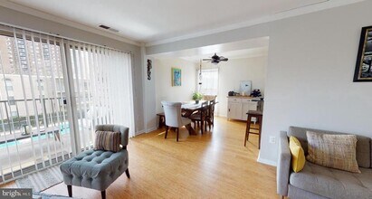 Building Photo - 31 Canterbury Square