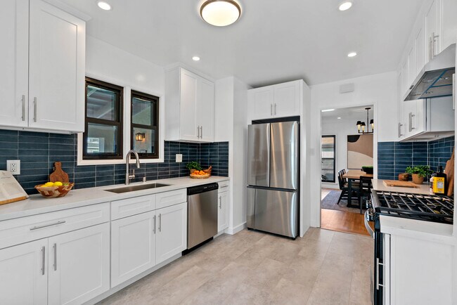 Building Photo - 8702 S 4th Ave