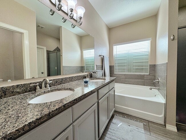 Building Photo - Northeast El Paso 3Bed/2 Bath Refrig A/C Across From Park!
