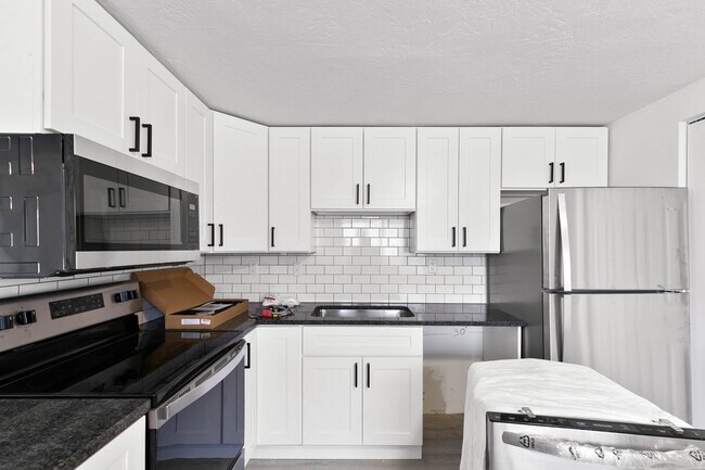 Building Photo - 1027 S Beeman St