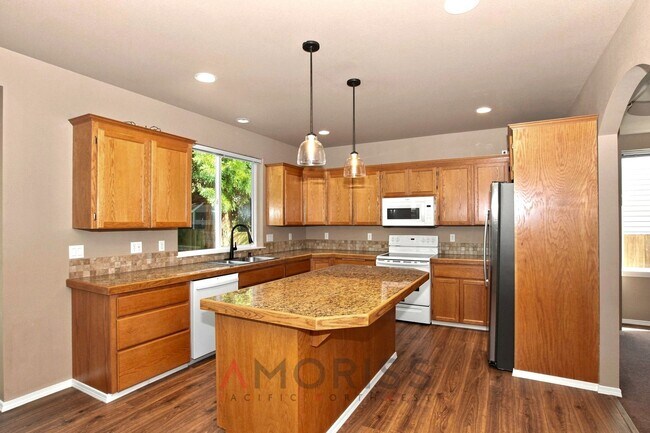 Building Photo - Spacious 4bd - 2.5ba Bonney Lake Home on Quiet Cul-de-Sac