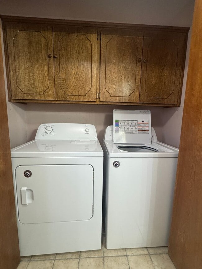 Building Photo - 3912 SW Parkridge Blvd