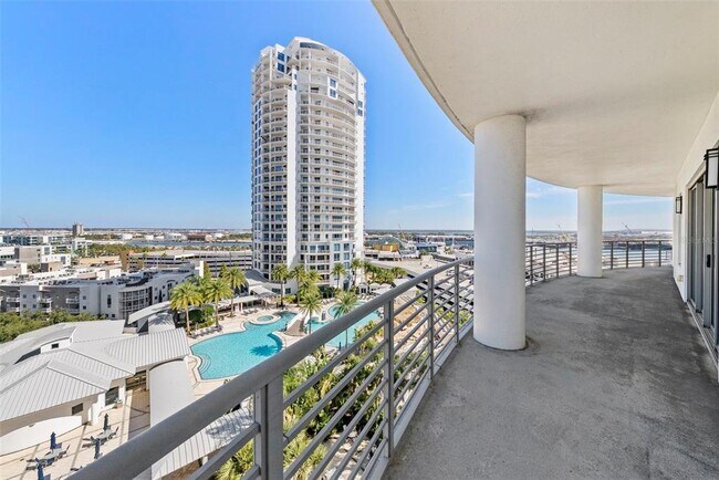 Building Photo - 449 S 12th St