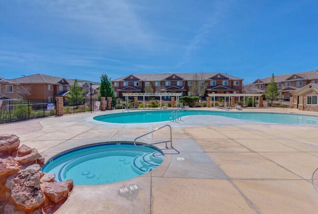 Building Photo - Desired Hidden Valley Town Home