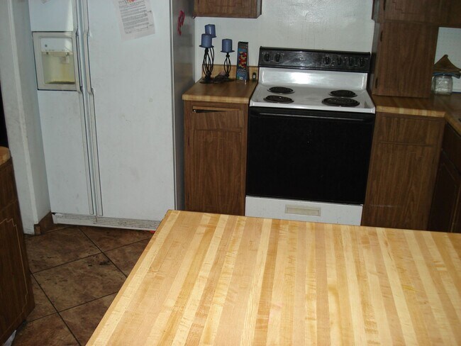 Building Photo - Open Friday, April 17th, 2026 4:30-5:30pm. Remodeled 3BR 2BA House - Tile throughout, Granite, St...