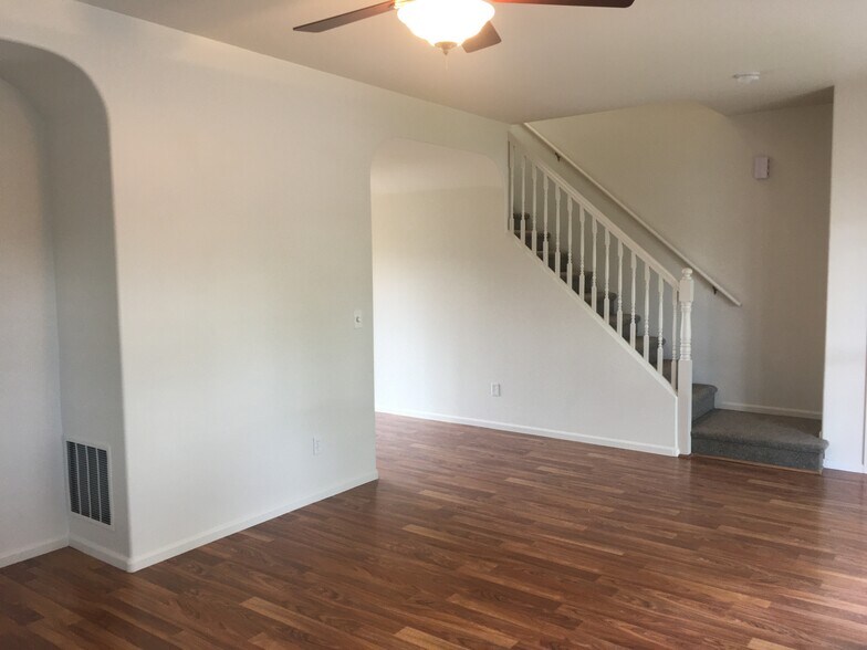 Family Room - 809 Scotch Pine Dr