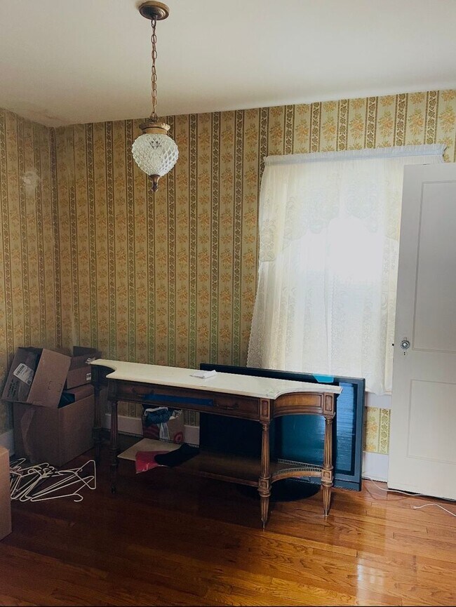 Building Photo - Single Family Home Available in Schenectady, NY!