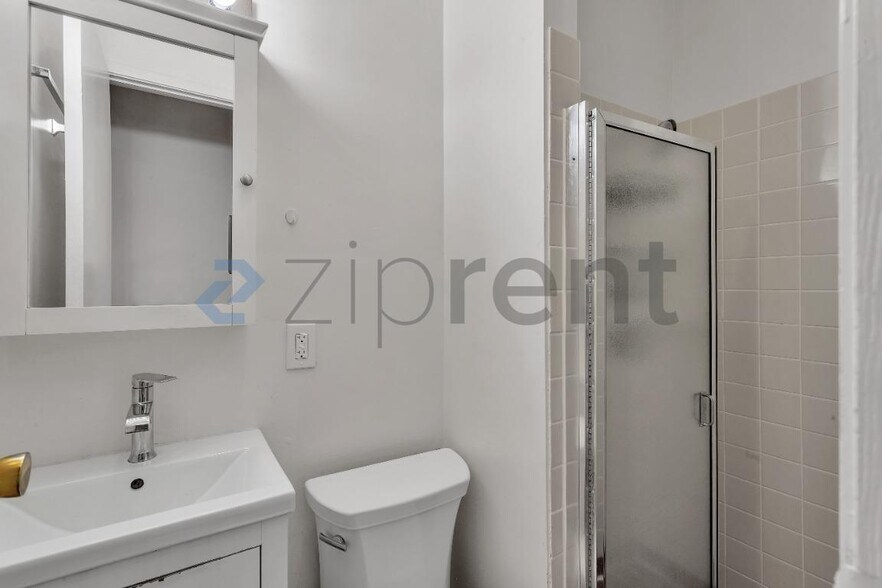 Building Photo - Unit