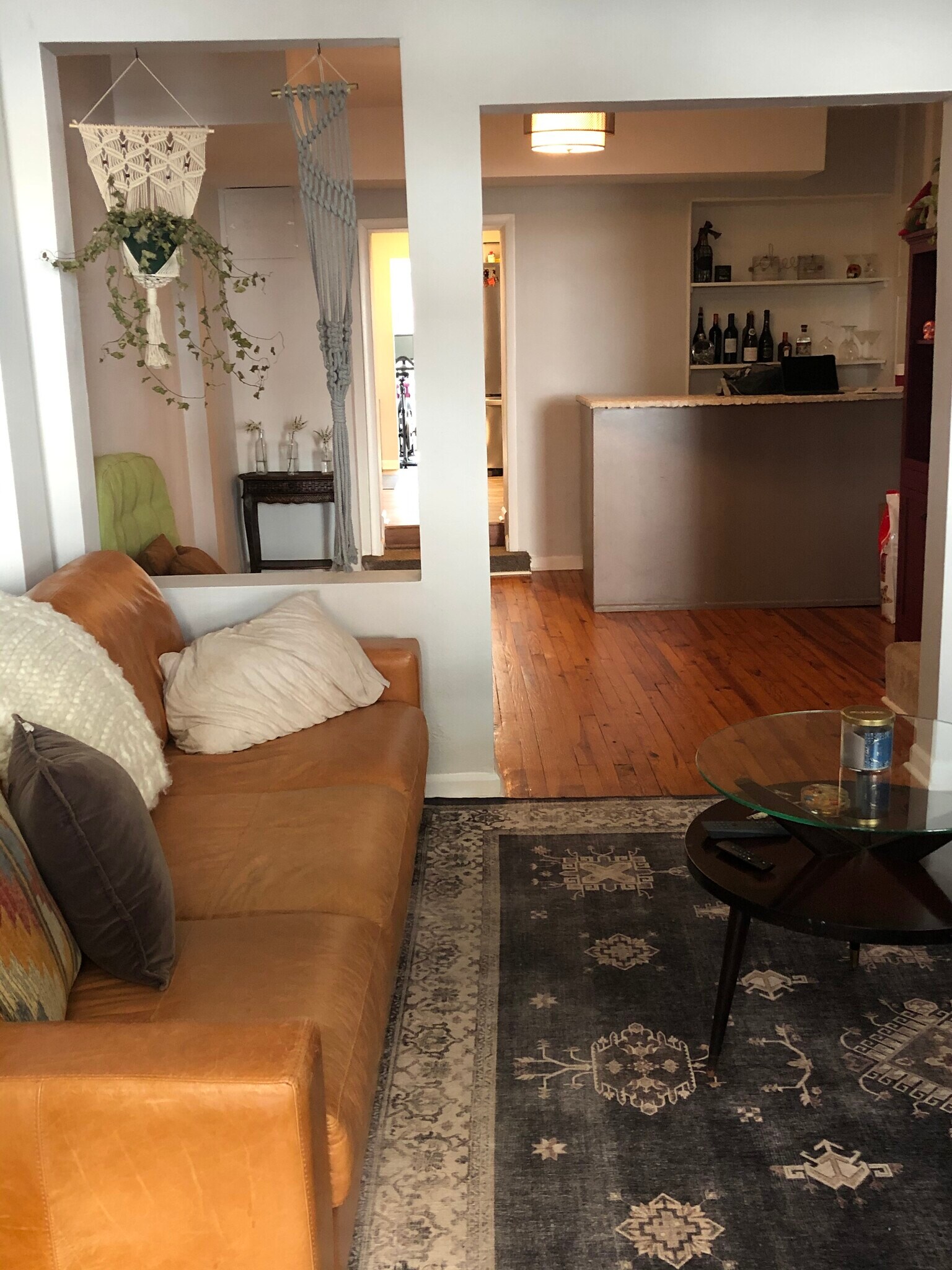 living room - 4346 Cresson St