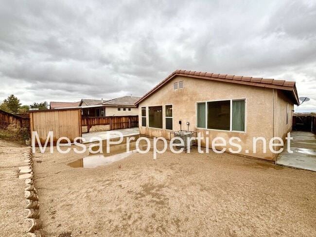 Building Photo - 12261 Luna Rd