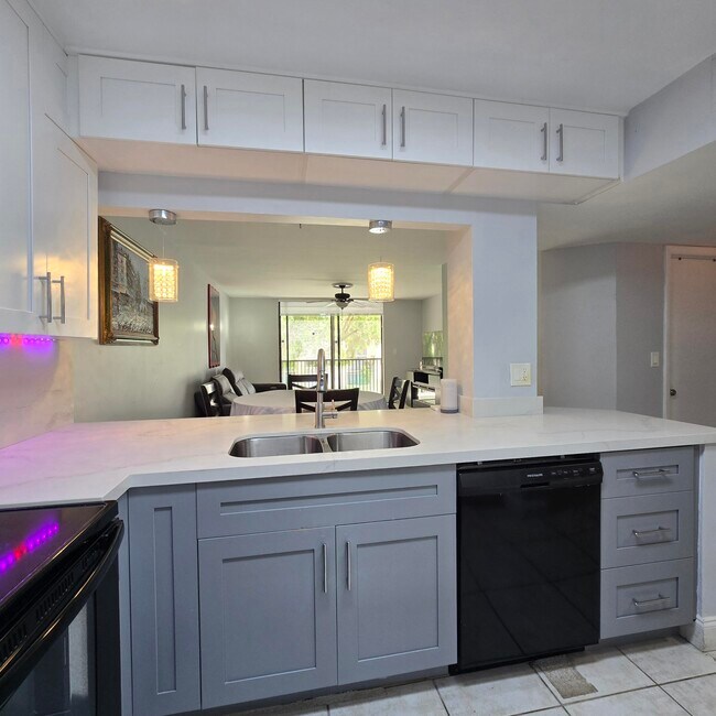 Building Photo - 10501 W Broward Blvd