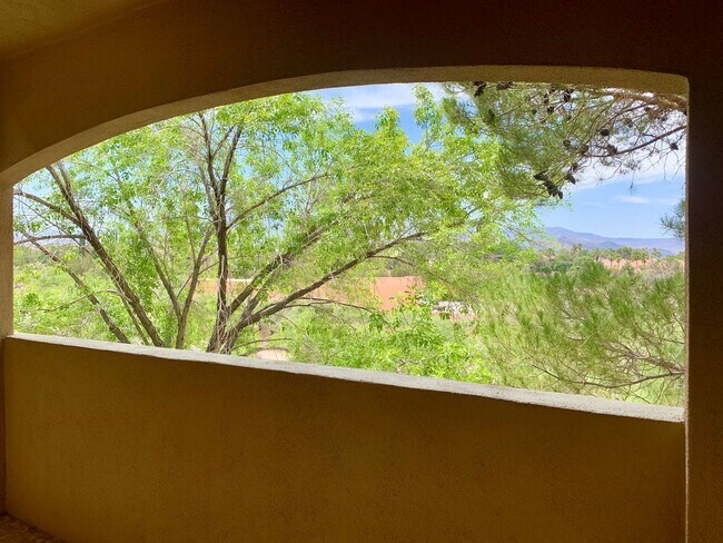 Building Photo - 2 Bedroom Condo In Guard Gated Summerlin C...