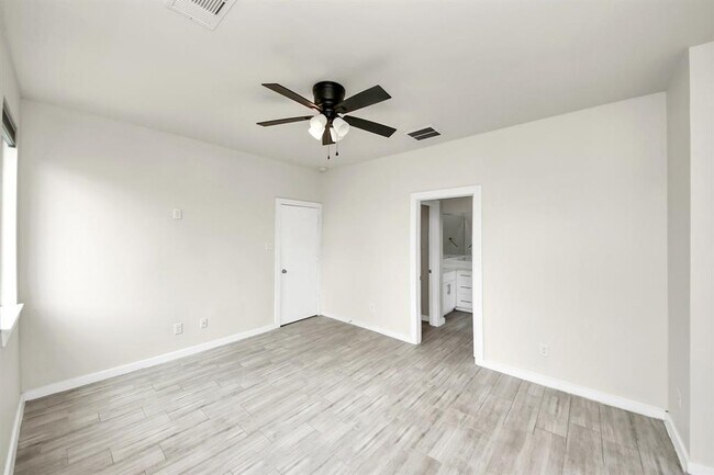 Building Photo - 4228 Bellfort Ave
